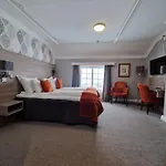 Hotel Dr. Holms