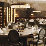 Hotel Dr. Holms 4*