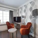 Hotel Dr. Holms 4*