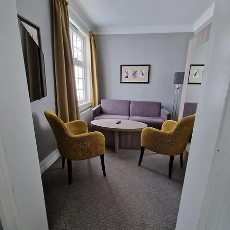 Dr. Holms Hotel