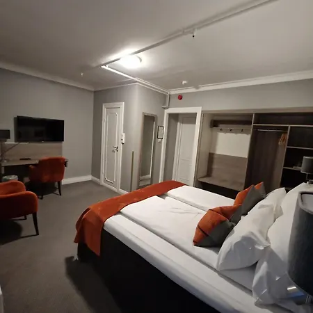 Отель Dr. Holms 4*