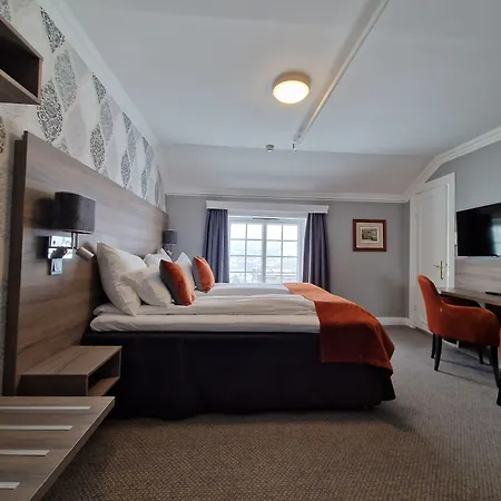 Hotel Dr. Holms 4*