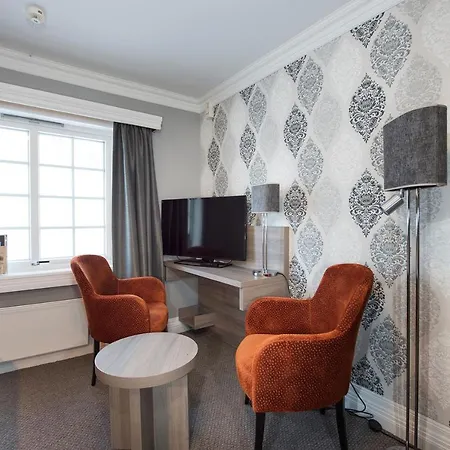 Отель Dr. Holms 4*