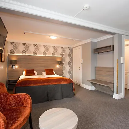 Hotel Dr. Holms 4*