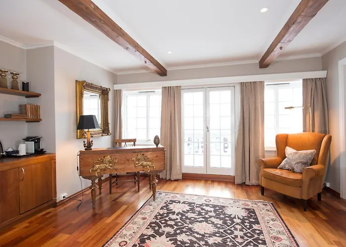 מלון Dr. Holms 4*