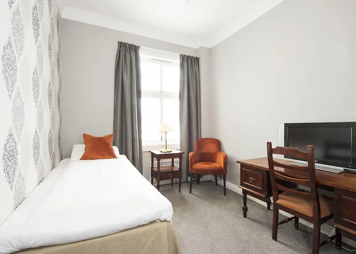 Hotel Dr. Holms